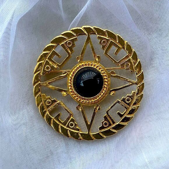 😍2/$20 Vintage Collectible 4 Corner Star Divine Protection Disc Brooch - Picture 2 of 5
